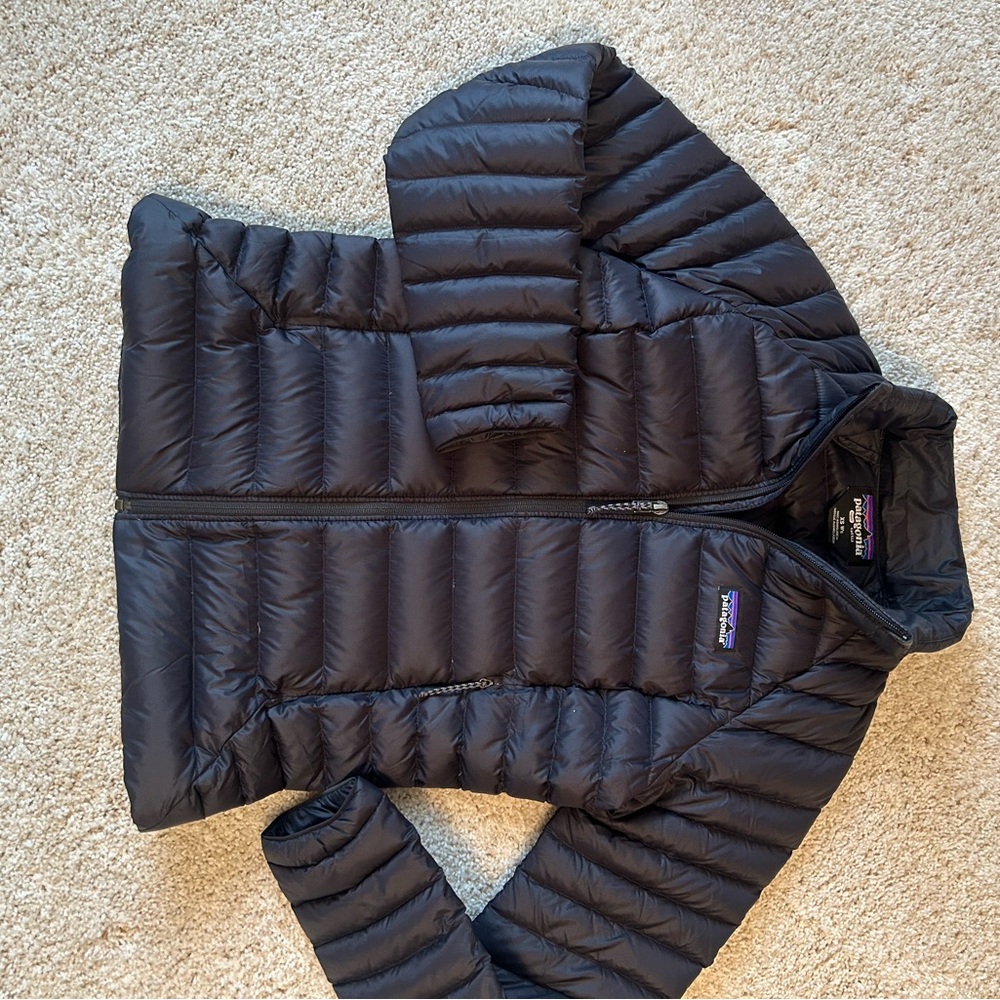 Patagonia Women's Black Puffer Jacket - Picture 10 of 11